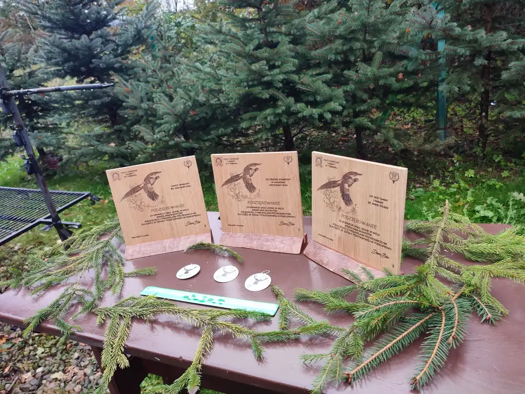 Edukacja w terenie. Zasiedlanie bażantów w Podłopieniu. Lekcja przyrody na żywo