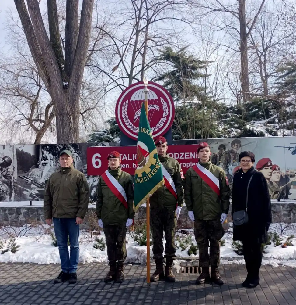 Uczniowie ZS w Marcinkowicach uczestniczyli w uroczystym przekazaniu obowiązków dowódcy 6 Batalionu Dowodzenia w Krakowie