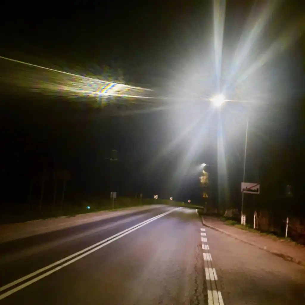 Jaśniej i oszczędniej. Krynica-Zdrój wymienia lampy uliczne na energooszczędne LED-y