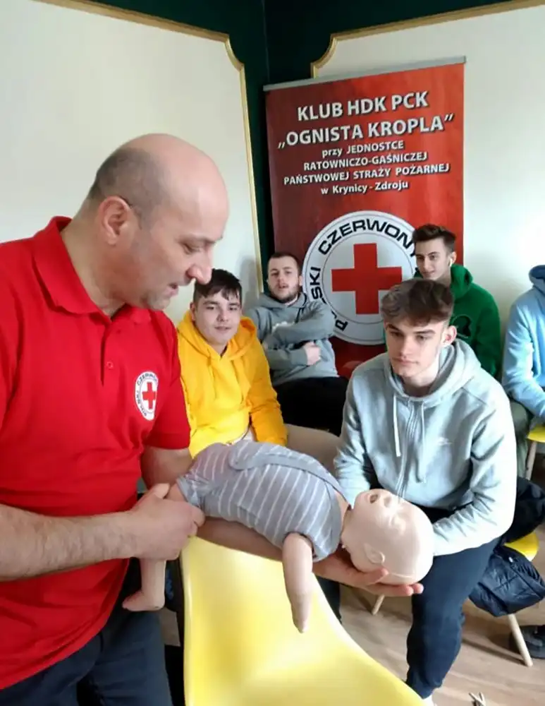ZS w Starym Sączu: Szkolne Koło PCK przygotowuje instruktorów pierwszej pomocy