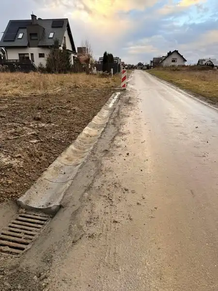 Nowe inwestycje na ul. Stadnickich. Studnie odwadniające i kolejne zmiany