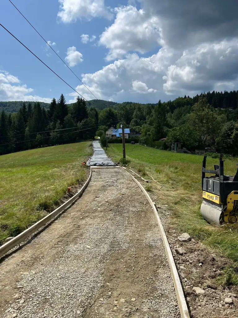 Droga gminna Barcice Skrajna z nową nawierzchnią. Trwa remont