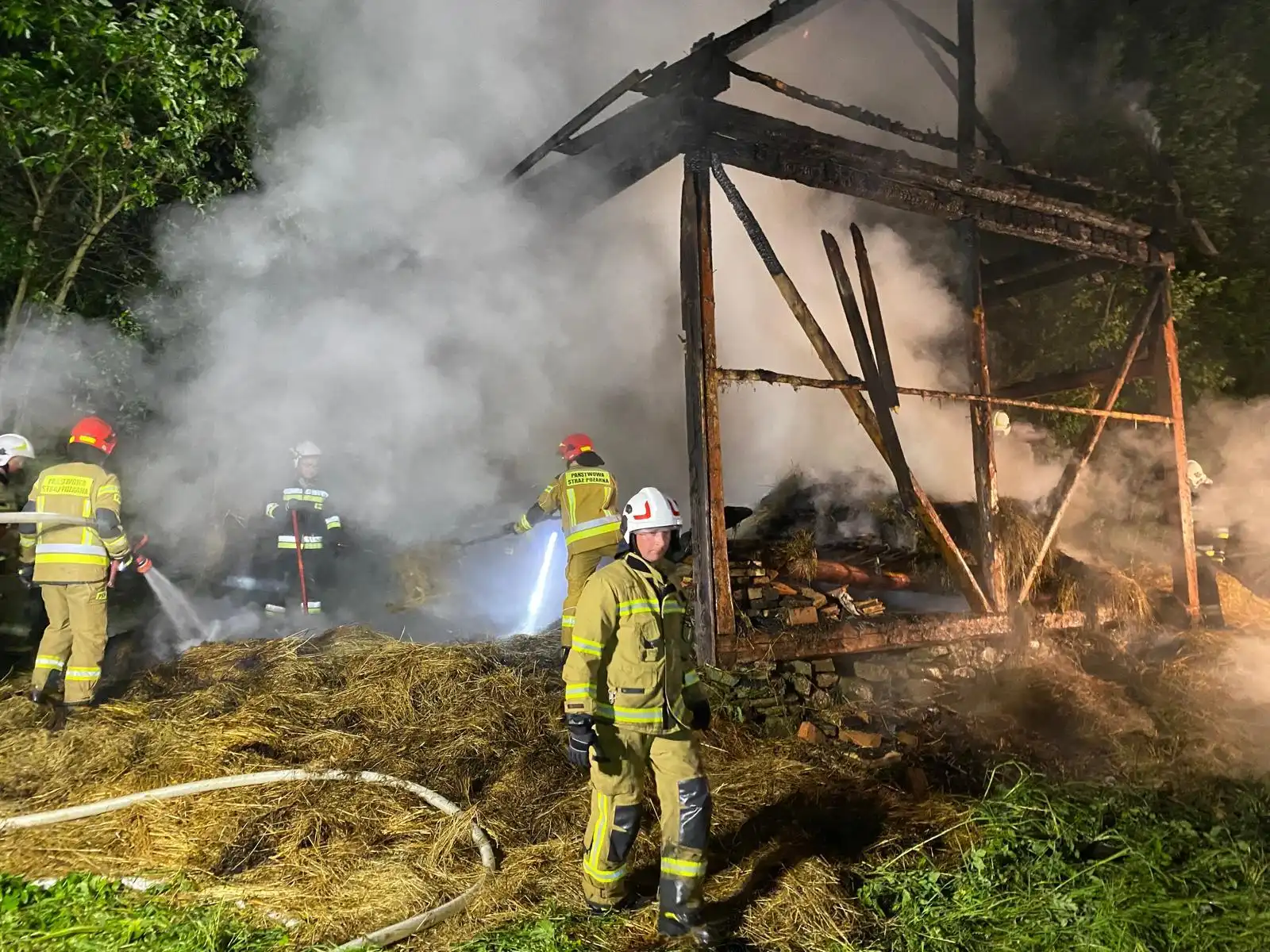 Pożar w Zabrzeży. Spłonął budynek gospodarczy