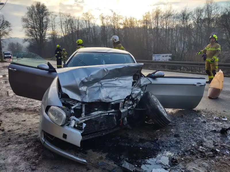 Wypadek w Nowym Sączu. Cztery osoby poszkodowane