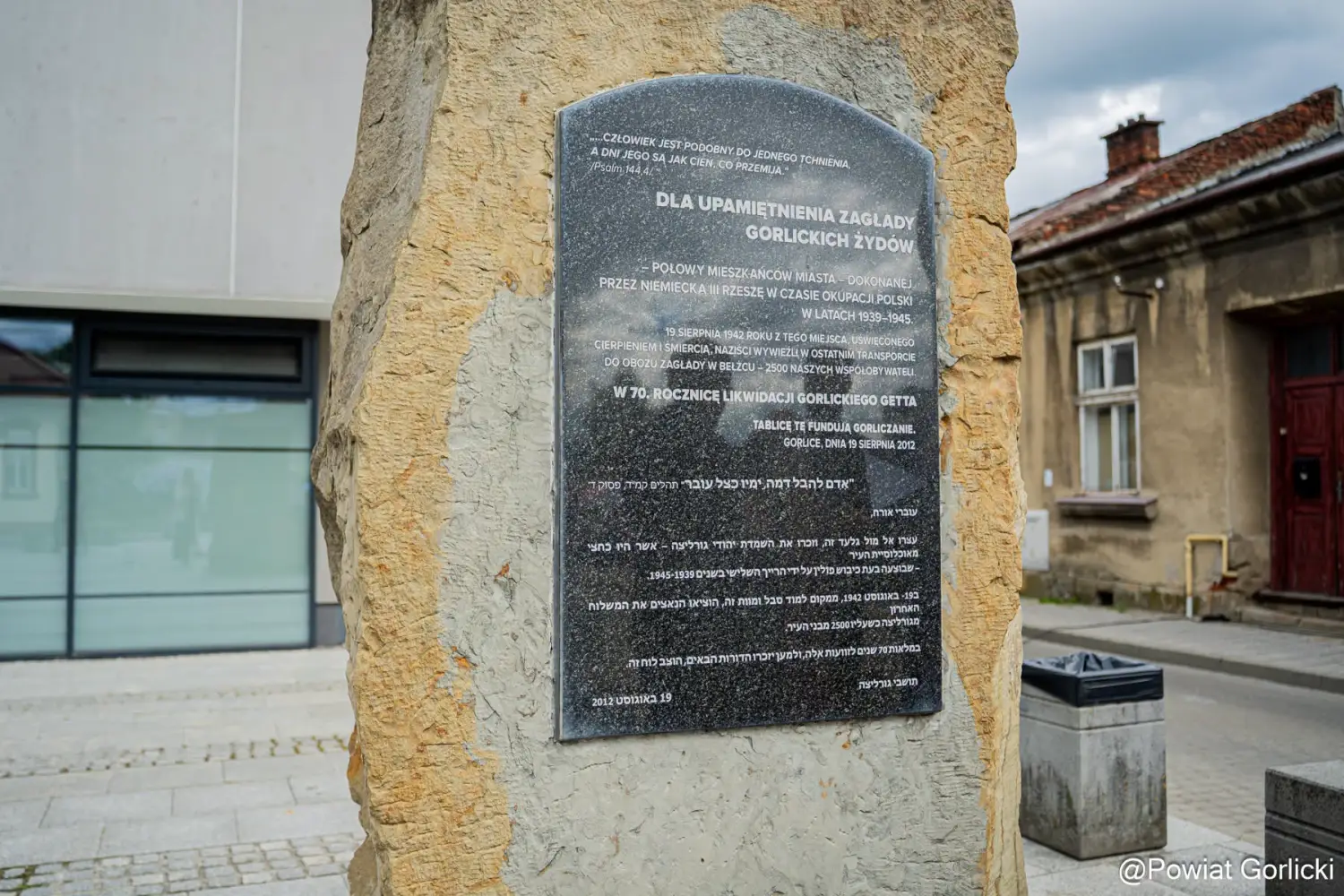 Pamięć o tragedii, która na zawsze zmieniła Gorlice. Uroczystości przy pomniku i wystawa w Pawilonie Historii Miasta