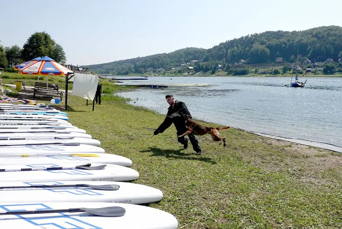 "Kręci mnie bezpieczeństwo nad wodą" - Akcja WOPR i Policji nad Jeziorem Rożnowskim