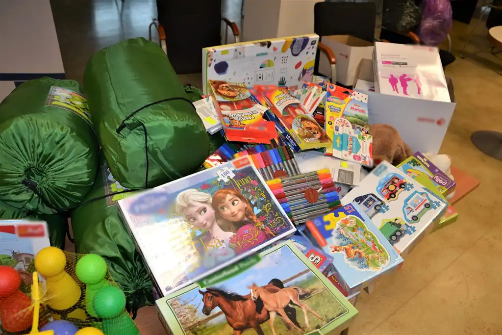 Sądeccy policjanci zebrali dary i przygotowują paczki dla mieszkańców Ukrainy