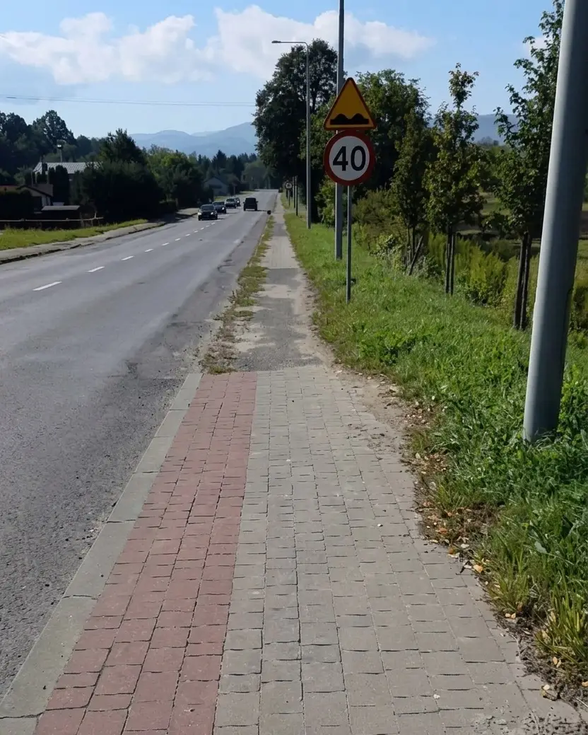 Prosili o sfrezowanie asfaltu. Miasto postawiło znaki