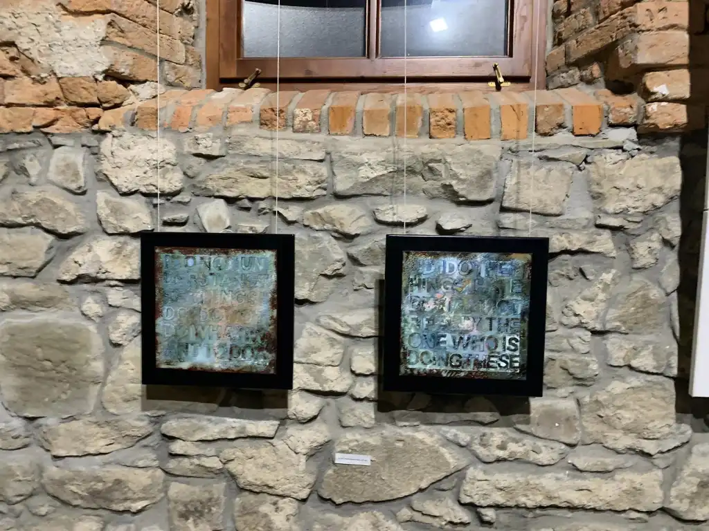 Wystawa Chruślicka 6 ART w Muzeum Dwory Karwacjanów i Gładyszów w Szymbarku