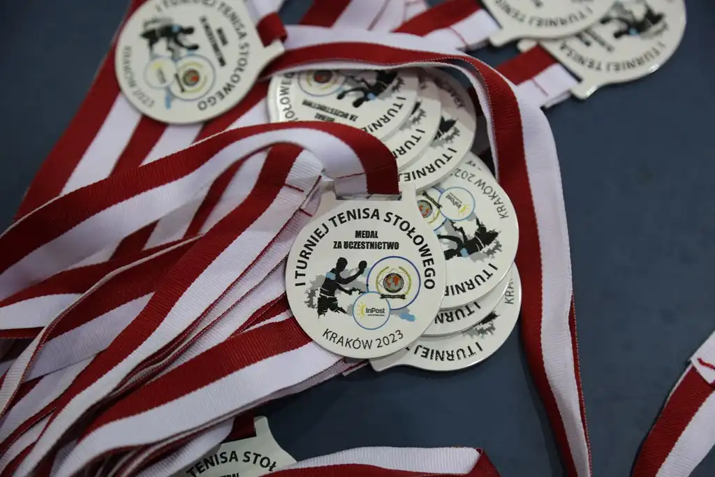 Sądecki policjant z drugim miejscem w Turnieju Tenisa Stołowego