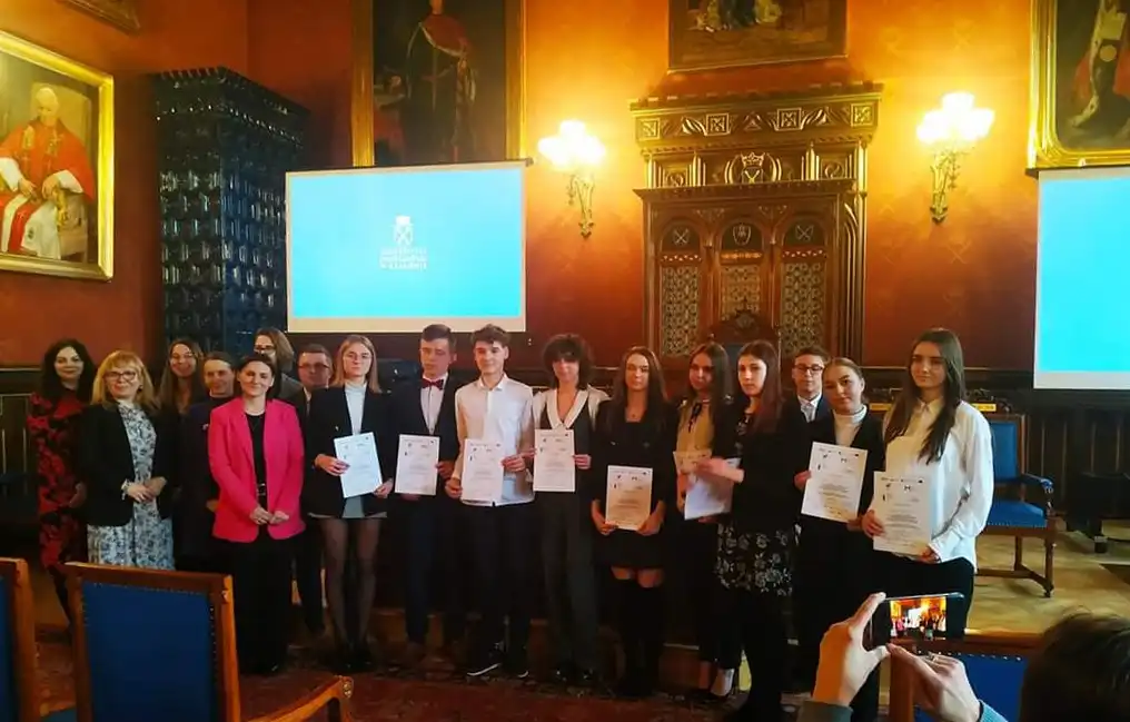 Uczennice ZS w Łącku w finale Ogólnopolskiego Konkursu Krasomówczego