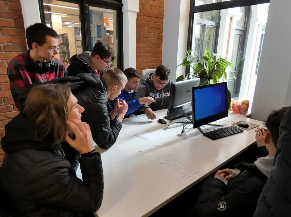 Młodzież z ZS w Starym Sączu wzięła udział w spotkaniu inaugurującym projekt edukacyjno-wychowawczy „Był sobie sztetl…”