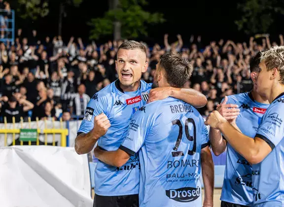 Sandecja pewnie wygrywa w Rzeszowie. Brenkus z dubletem