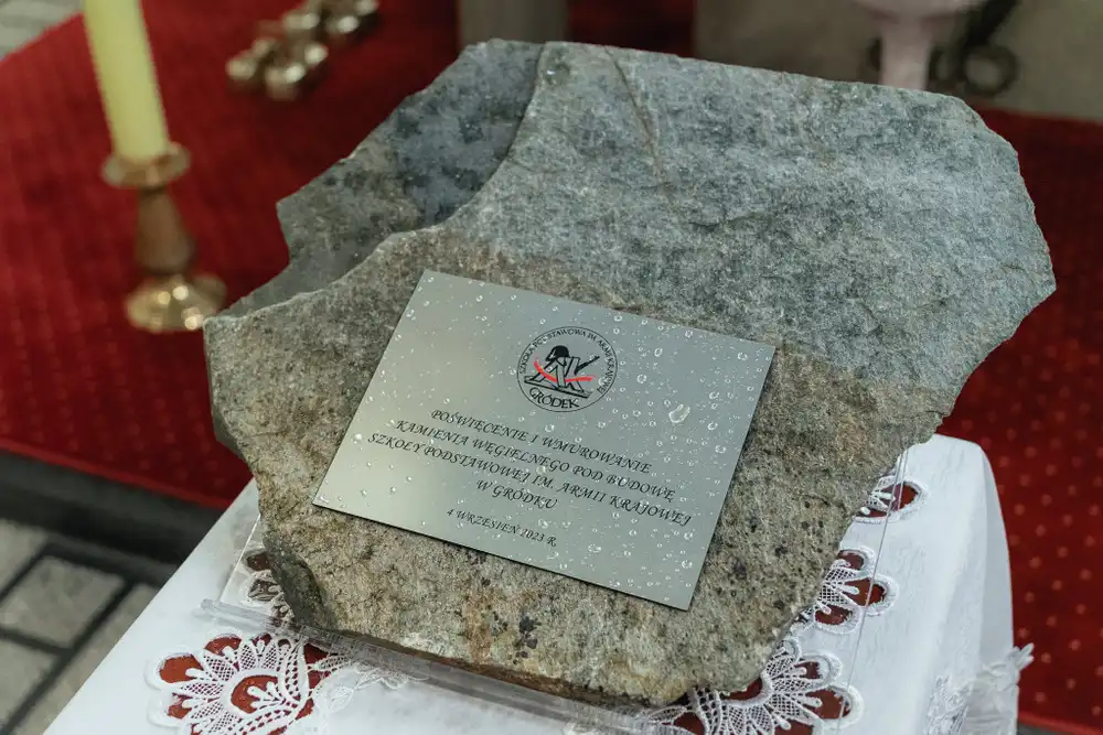 W Gródku odbyła się uroczystość poświęcenia i wmurowania kamienia węgielnego pod budowę nowej Szkoły Podstawowej