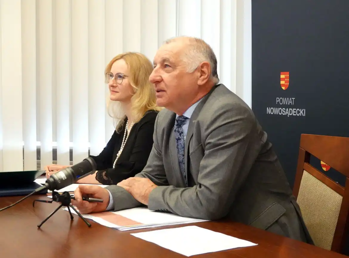 Posiedzenie Powiatowego Zespołu Zarządzania Kryzysowego w Starostwie. Dyskutowano o pomocy Ukrainie