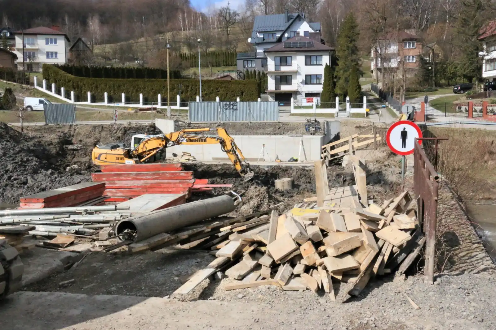 Limanowa: Powstaje nowy most pomiędzy ulicami J. Marka i Sikorskiego, ruszają remonty dróg