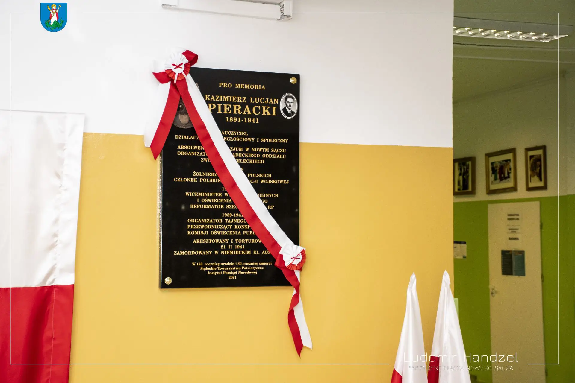 Nowy Sącz: W IV LO Sportowym odsłonięto tablicę upamiętniającą postać Kazimierza Pierackiego