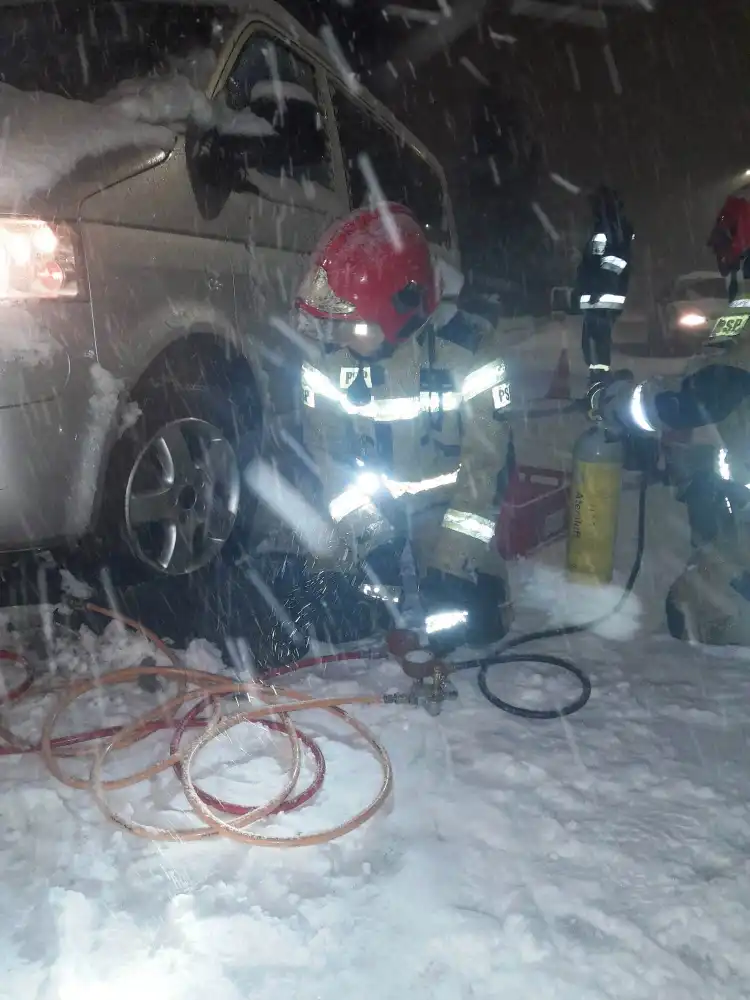 Sądecczyzna: Weekendowy atak zimy. Interweniowali strażacy