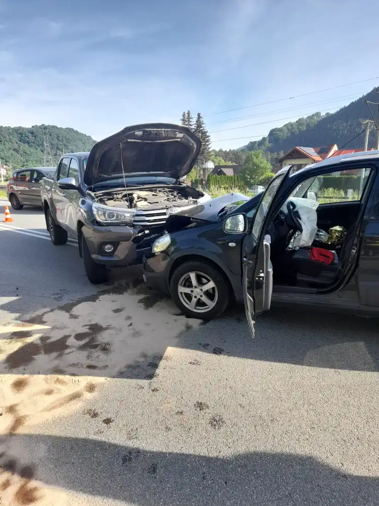 Wypadek w Piwnicznej-Zdroju. Czołowo zderzyły się dwie osobówki