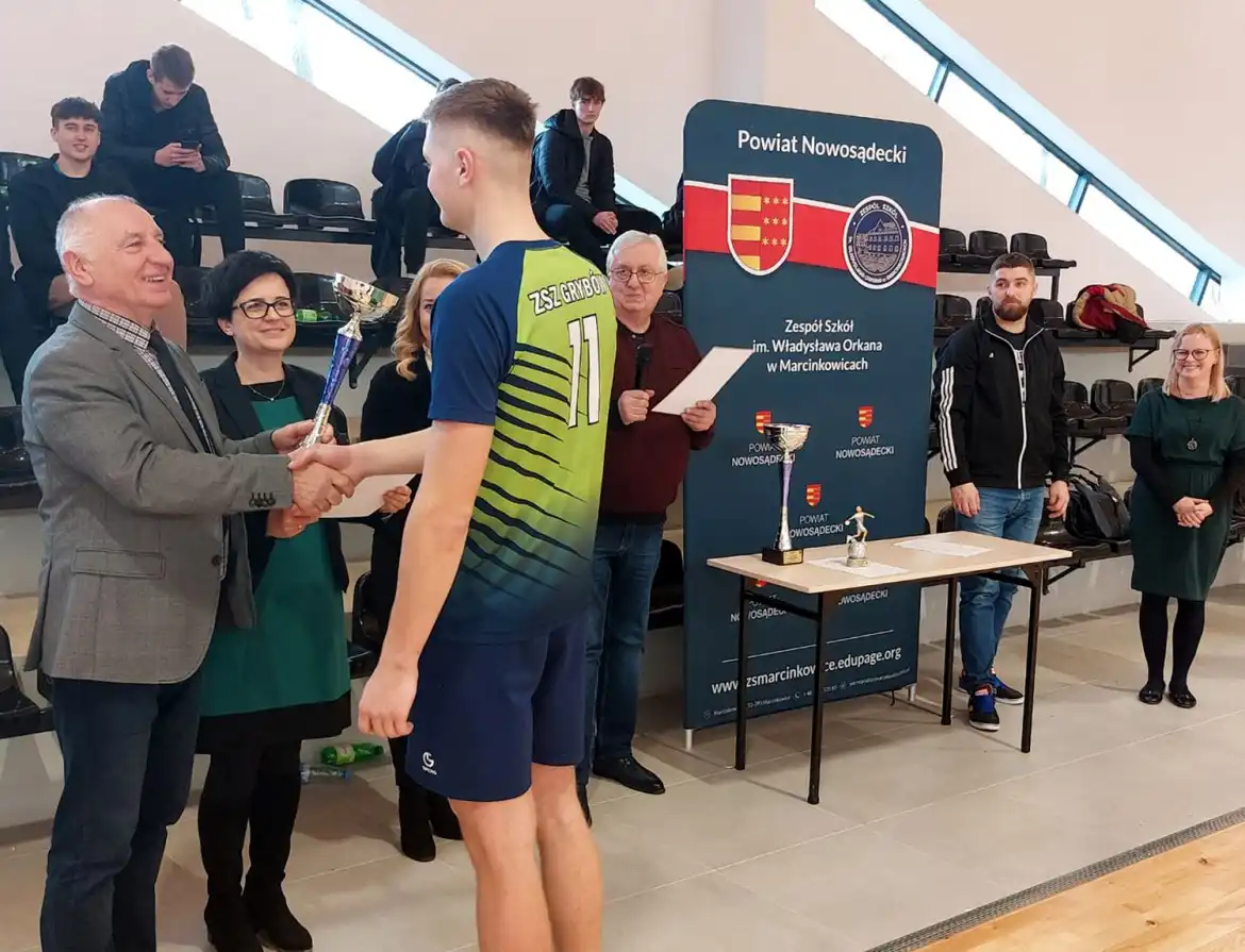 Turniej piłki ręcznej w Marcinkowicach. Najlepsi okazali się Licealiści z Grybowa