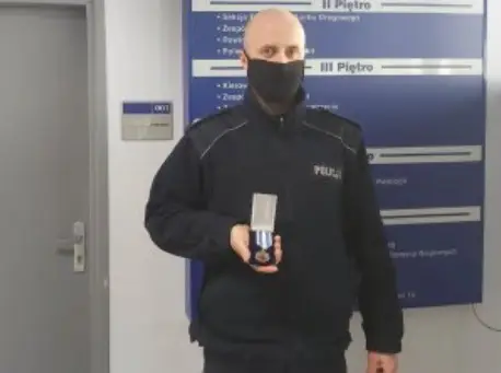 Policjant z KPP w Gorlicach odznaczony orderem za honorowe oddawanie krwi