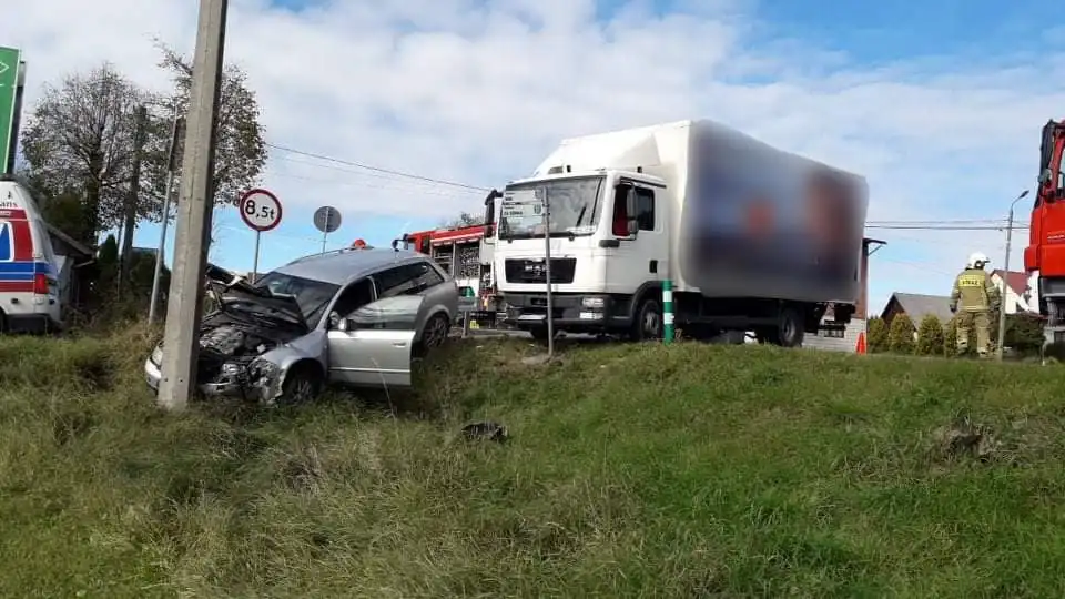 Wypadek w Tymbarku. Poszkodowana kobieta trafiła do szpitala