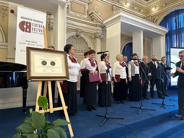 Dwudziestolecie Zespołu Wokalnego "Kryniccy Seniorzy". Jubileusz pełen wzruszeń i nagród