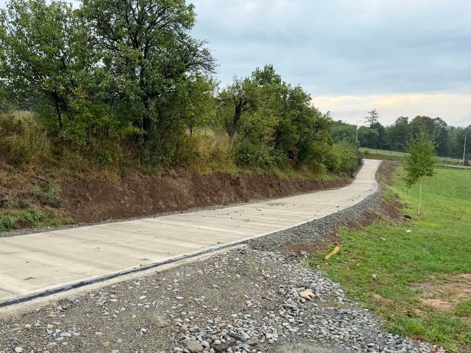 Ponad 120 tys. zł na drogę w Brzeznej. Pojawi się nowa betonowa nawierzchnia