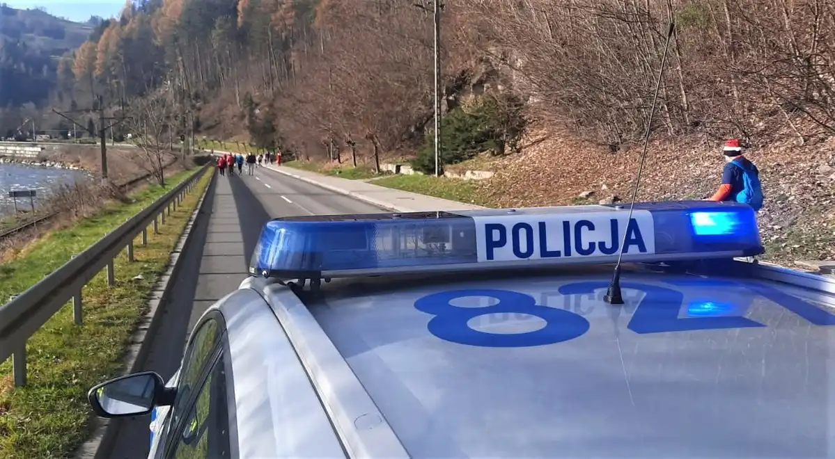 Sądeccy policjanci zabezpieczali trasę VIII biegu Mikołajów