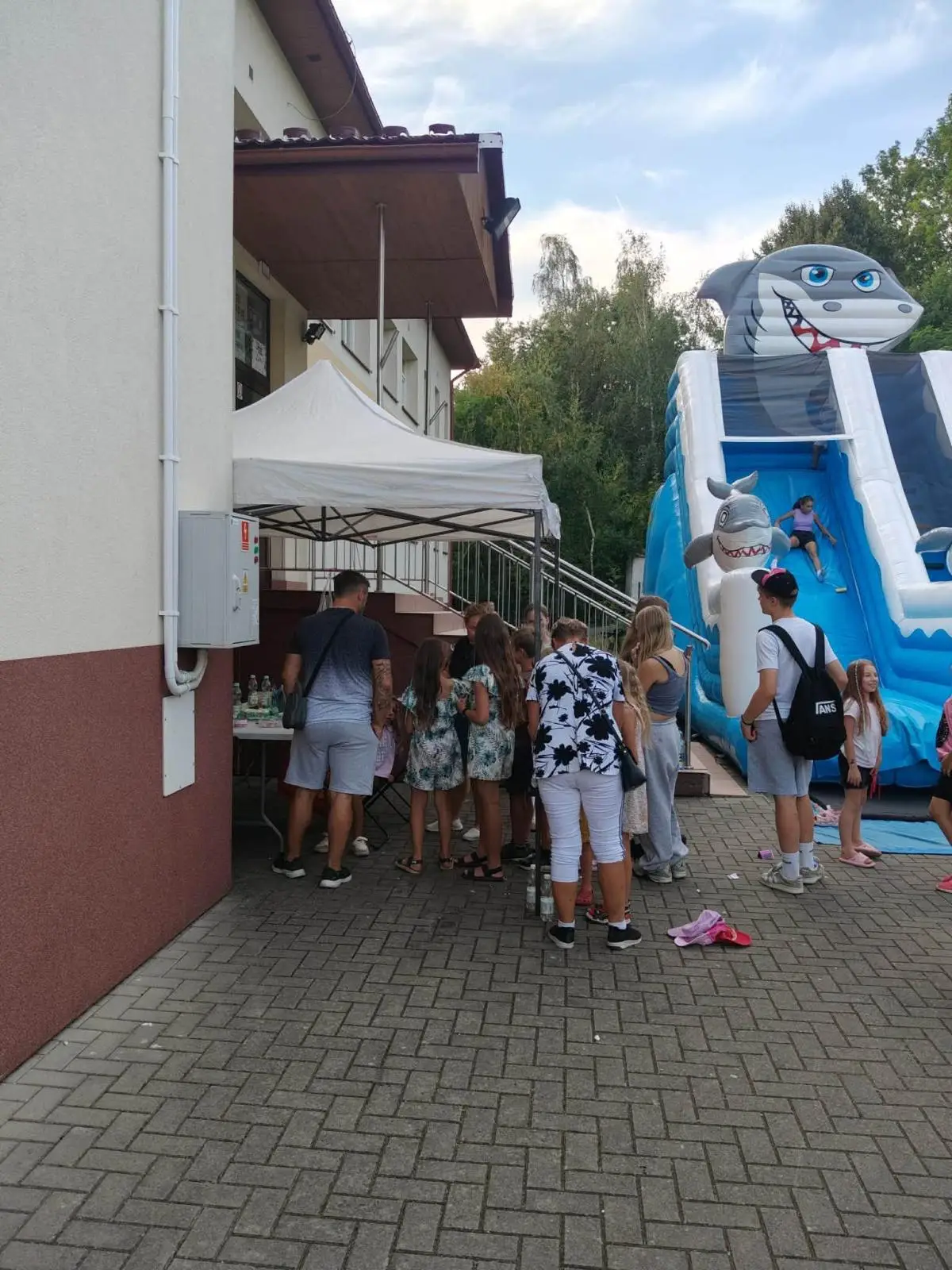 Mieszkańcy Rogów bawili się na pikniku. Na koniec przyszedł czas na wzruszające pożegnanie