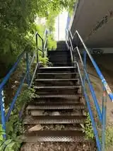 Mostki w Nowym Sączu do remontu - zniszczone barierki i schody