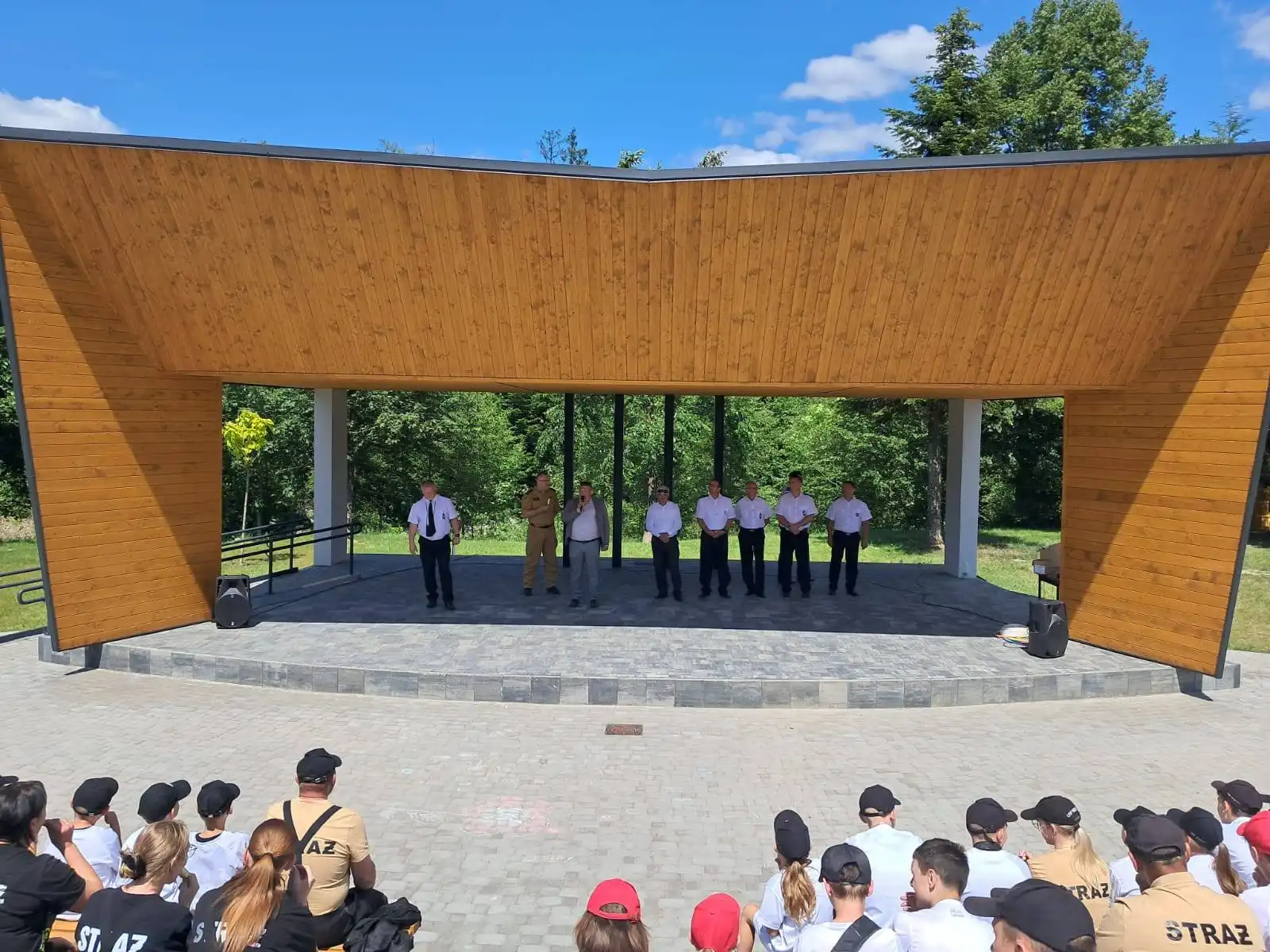 XIII Powiatowy Zlot Młodzieżowych Drużyn Pożarniczych w Łabowej. Strażacka pasja i integracja młodzieży