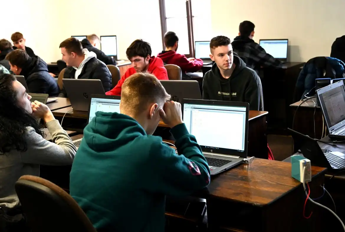 Uczniowie ZSP w Krynicy-Zdroju realizują zajęcia w ramach Małopolskiej Chmury Edukacyjnej