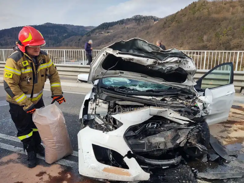 Wypadek w Kurowie. Jedna osoba trafiła do szpitala