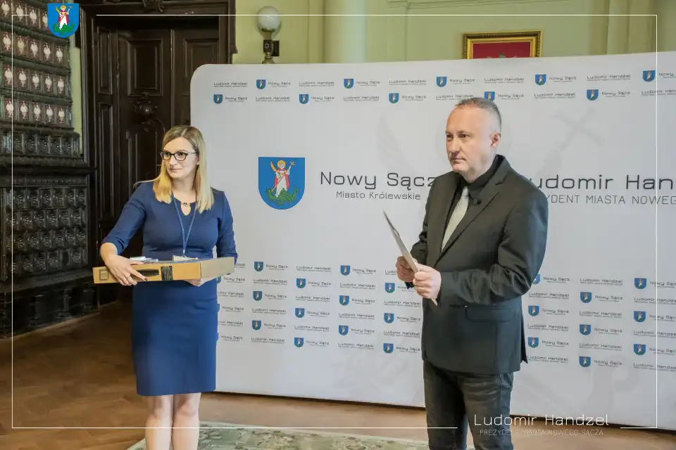 Nowy Sącz: Dzieci i młodzież otrzymały sprzęt komputerowy