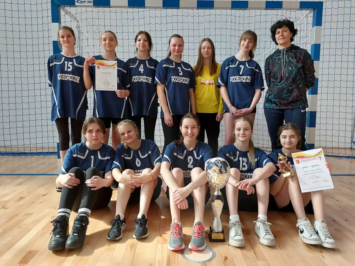 W Marcinkowicach rozegrano turniej piłki ręcznej. Wygrała drużyna ze SP w Podegrodziu
