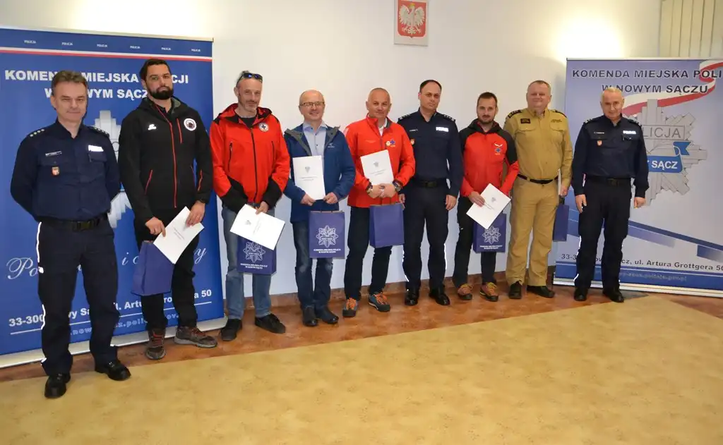 Sądecczyzna: Poszukiwali osób zaginionych. Za zaangażowanie podziękował im Komendant