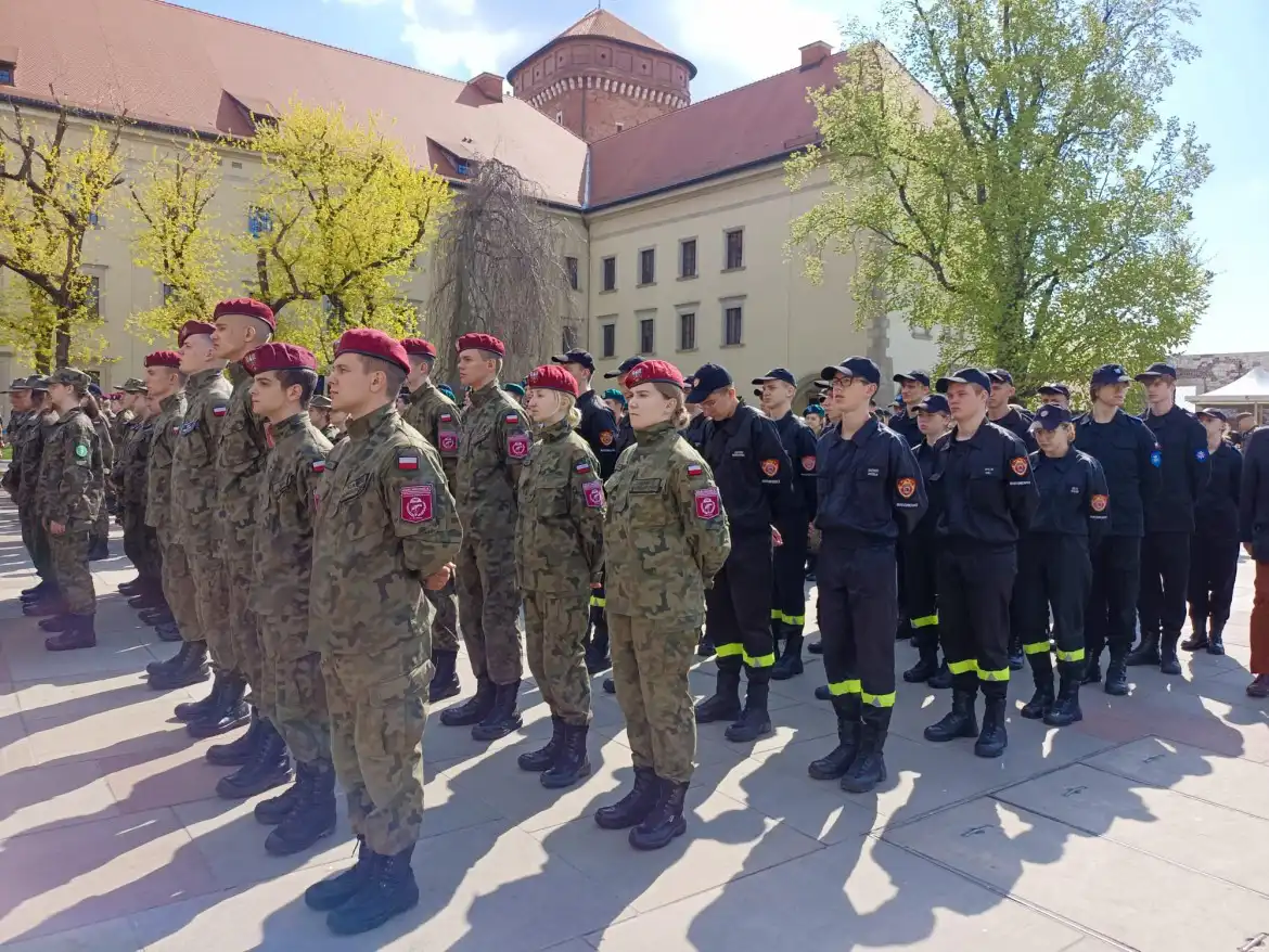 Uczniowie Zespołu Szkół w Marcinkowicach uczestniczyli w uroczystości patriotycznej w Krakowie