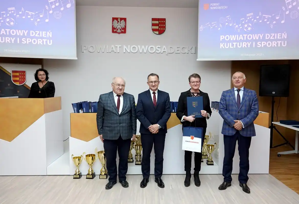 Nagrody starosty z okazji Powiatowego Dnia Działacza Kultury i Sportu