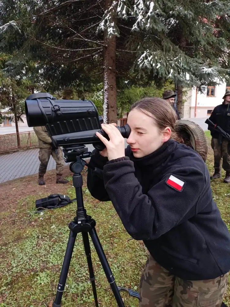 Młodzież z ZS w Marcinkowicach doskonaliła umiejętności strzeleckie