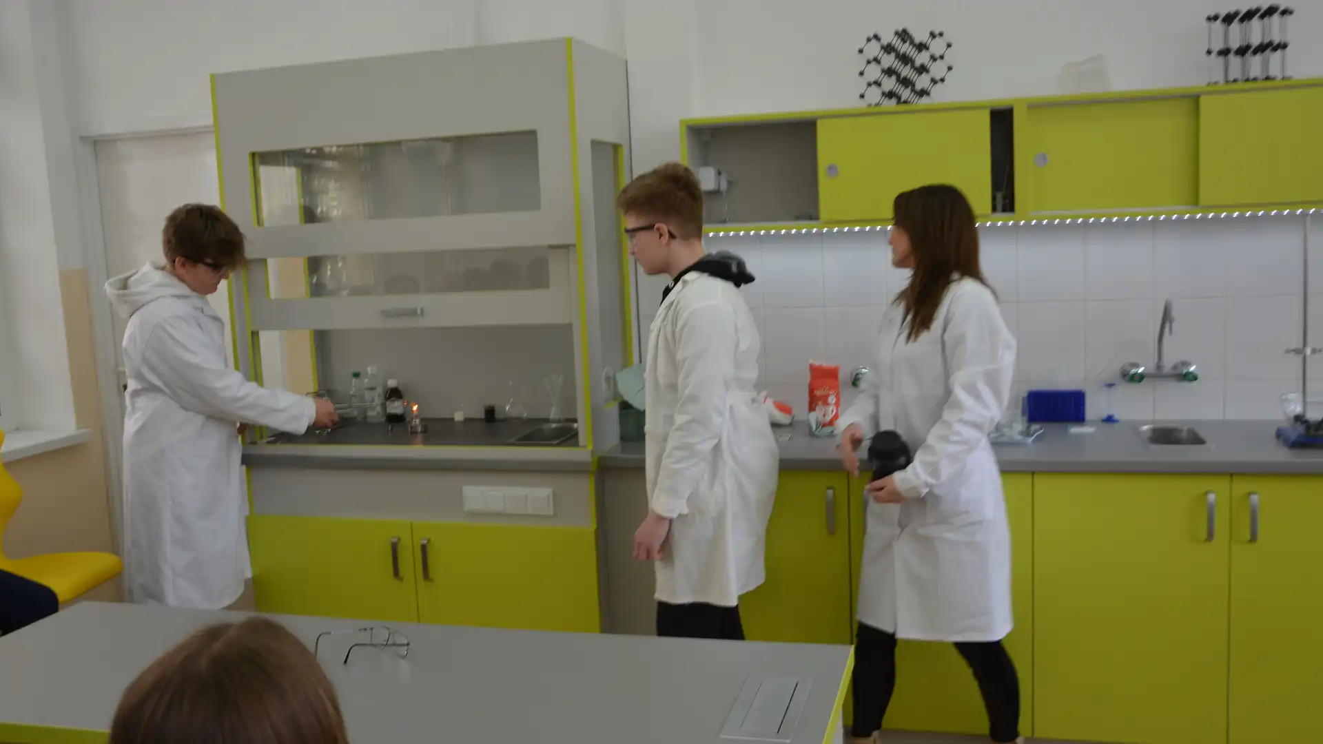W Szkole Podstawowej w Wielogłowach jest nowa pracownia chemiczno-fizyczna