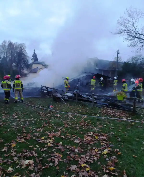 Pożar we Florynce. Spłonął blaszany garaż