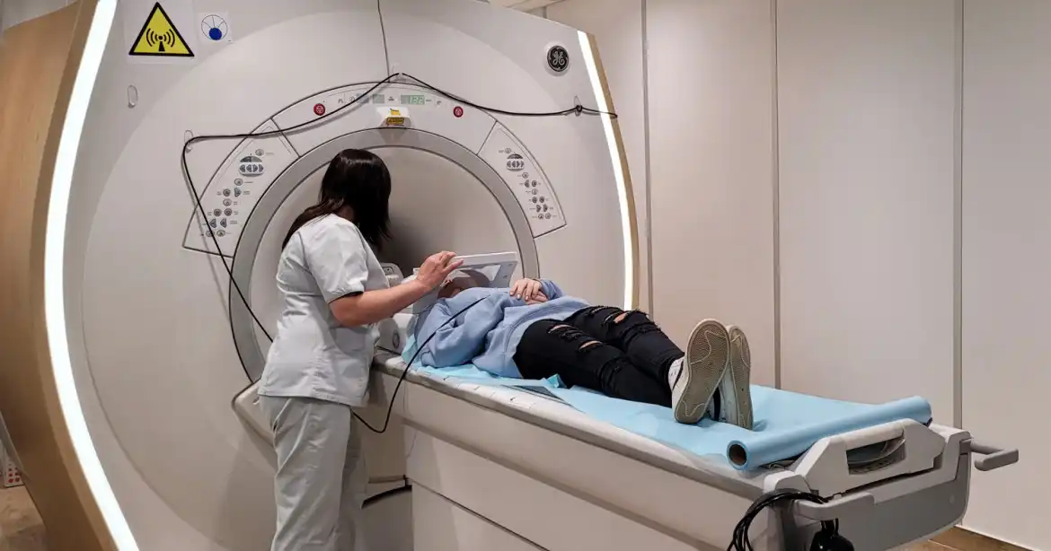 Uczniowie LO w Starym Sączu robili rezonans i USG