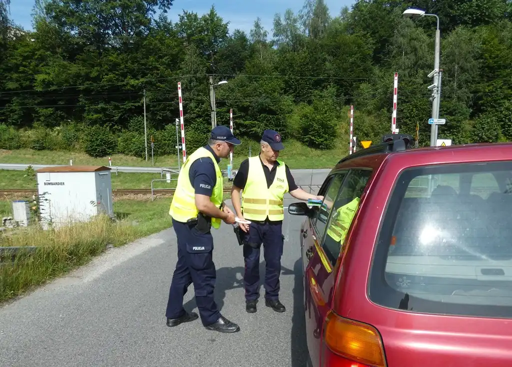 Sądeccy policjanci włączyli się w akcję edukacyjno-prewencyjną pn. „Bezpieczny piątek”