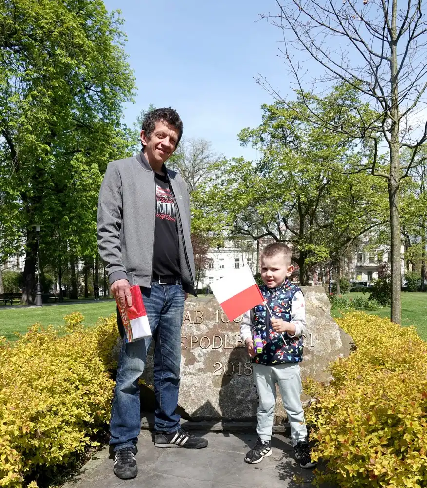 Rozdawali Flagi na święto Flagi