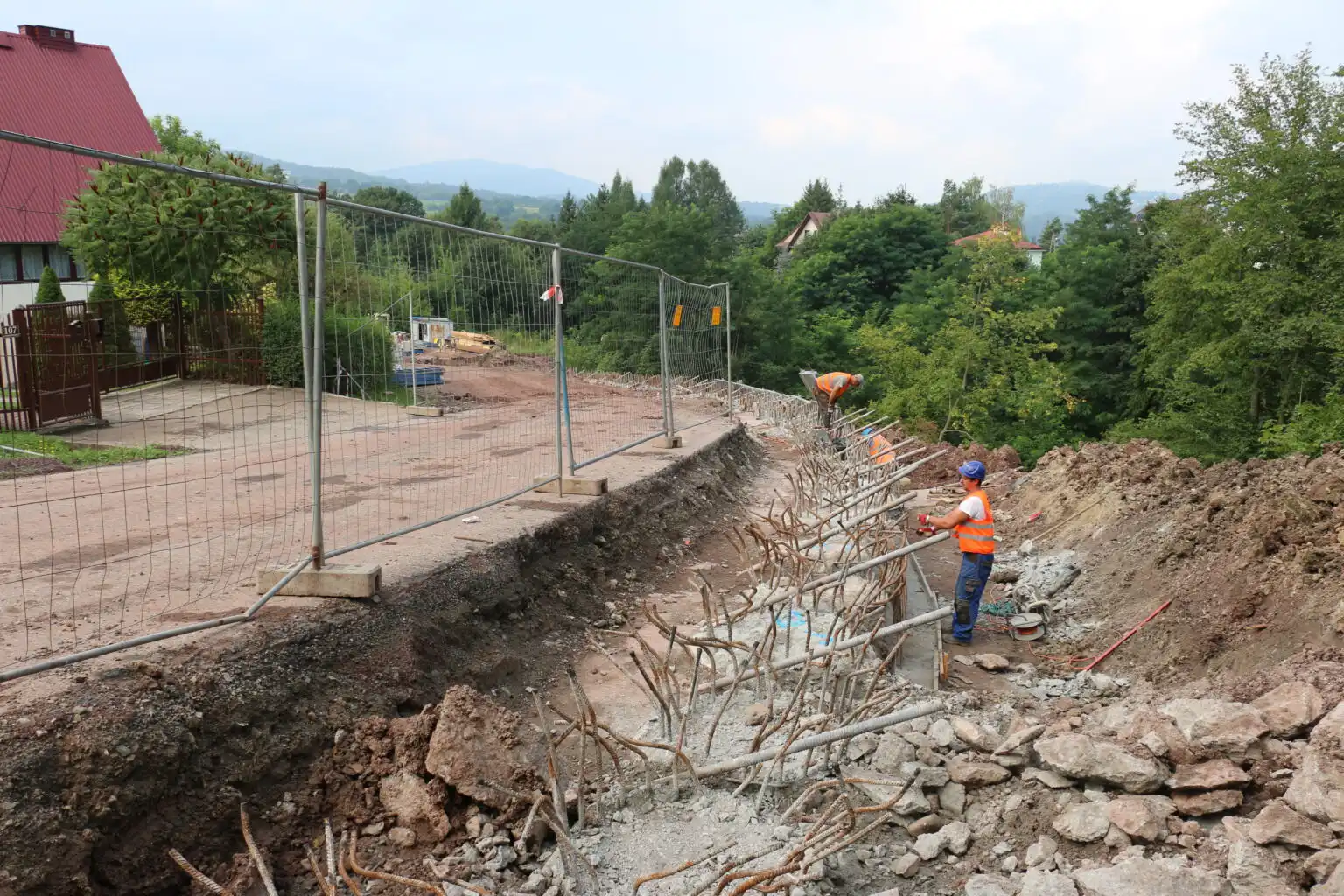 Limanowa: Postępują prace nad stabilizacją osuwiska przy ul. Paderewskiego