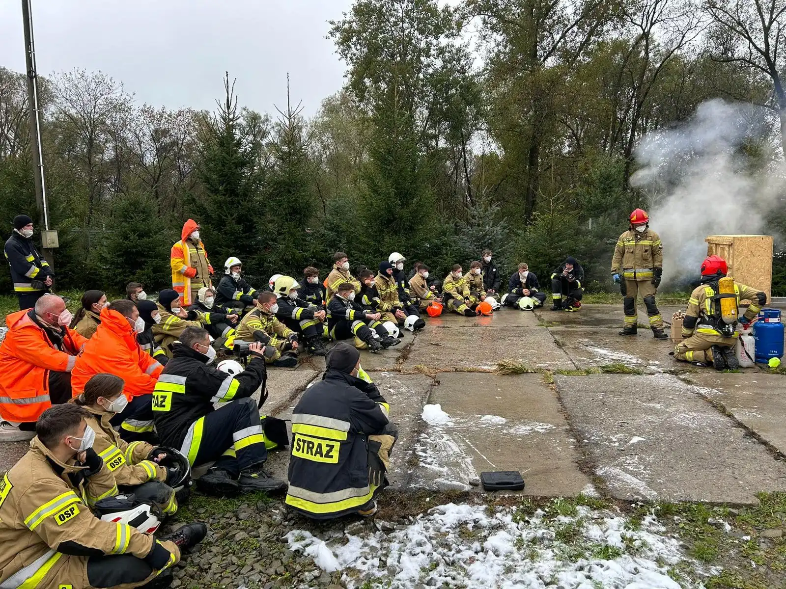 Z komory ogniowej na tor przeszkód. Kursanci OSP w akcji!