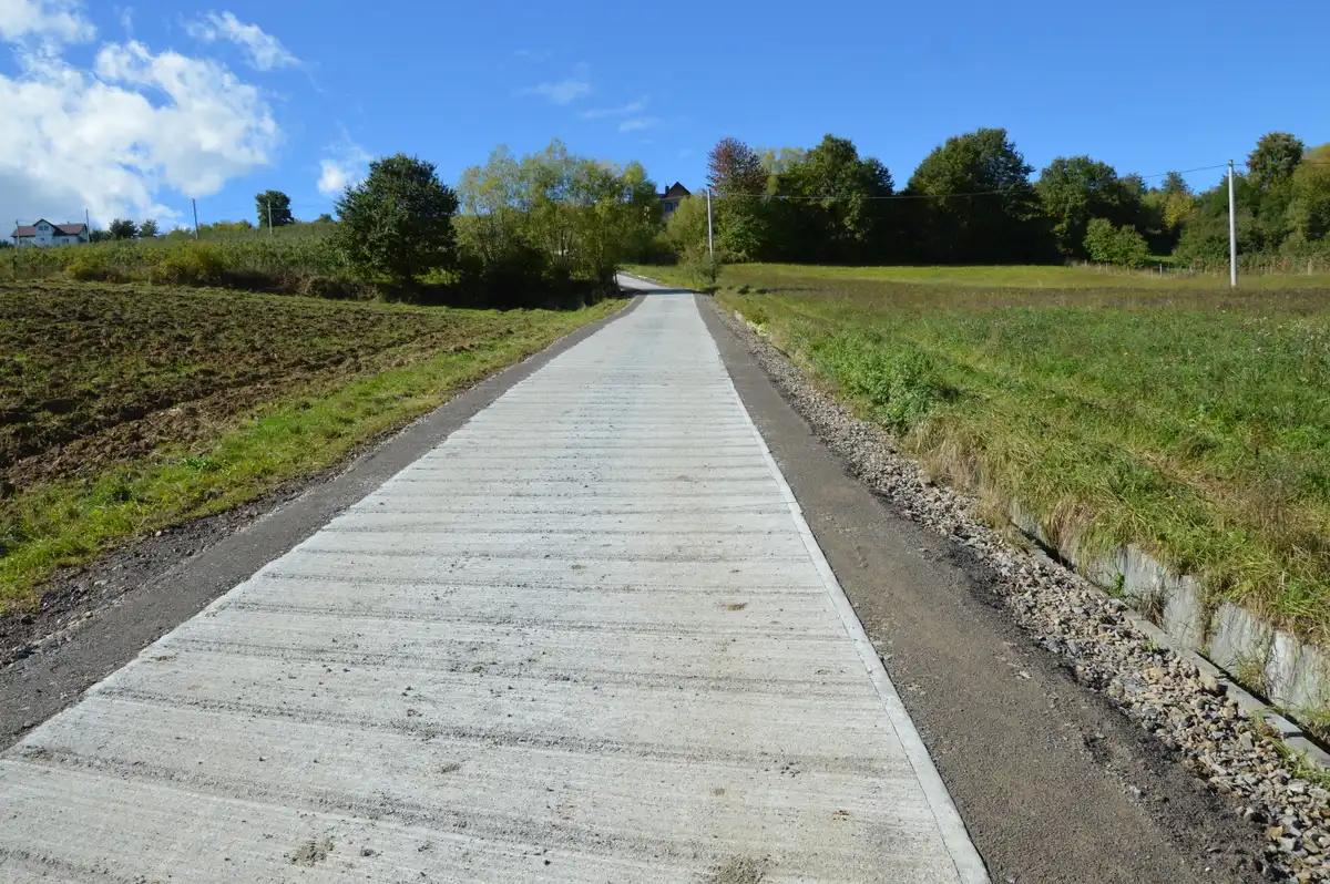Gmina Łososina Dolna: krótkie ale ważne odcinki dróg gminnych wyremontowane
