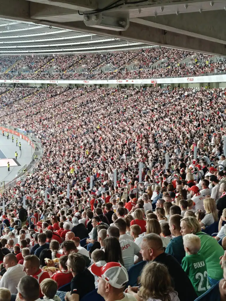 Piłkarska przygoda dzieci z Nowego Sącza. Wyjazd na mecz Polska–Mołdawia i pożegnanie Grosickiego