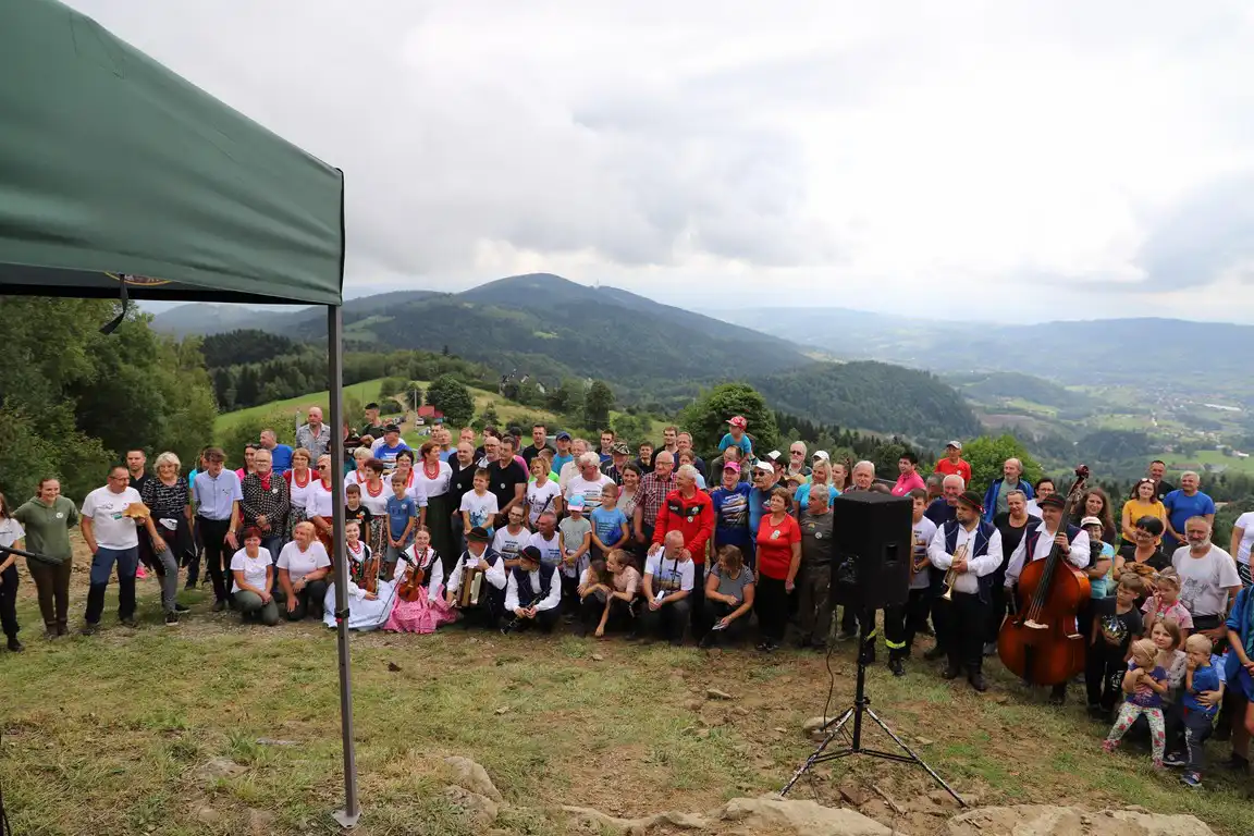 Góra Jaworz zdobyta podczas akcji Odkryj Beskid Wyspowy